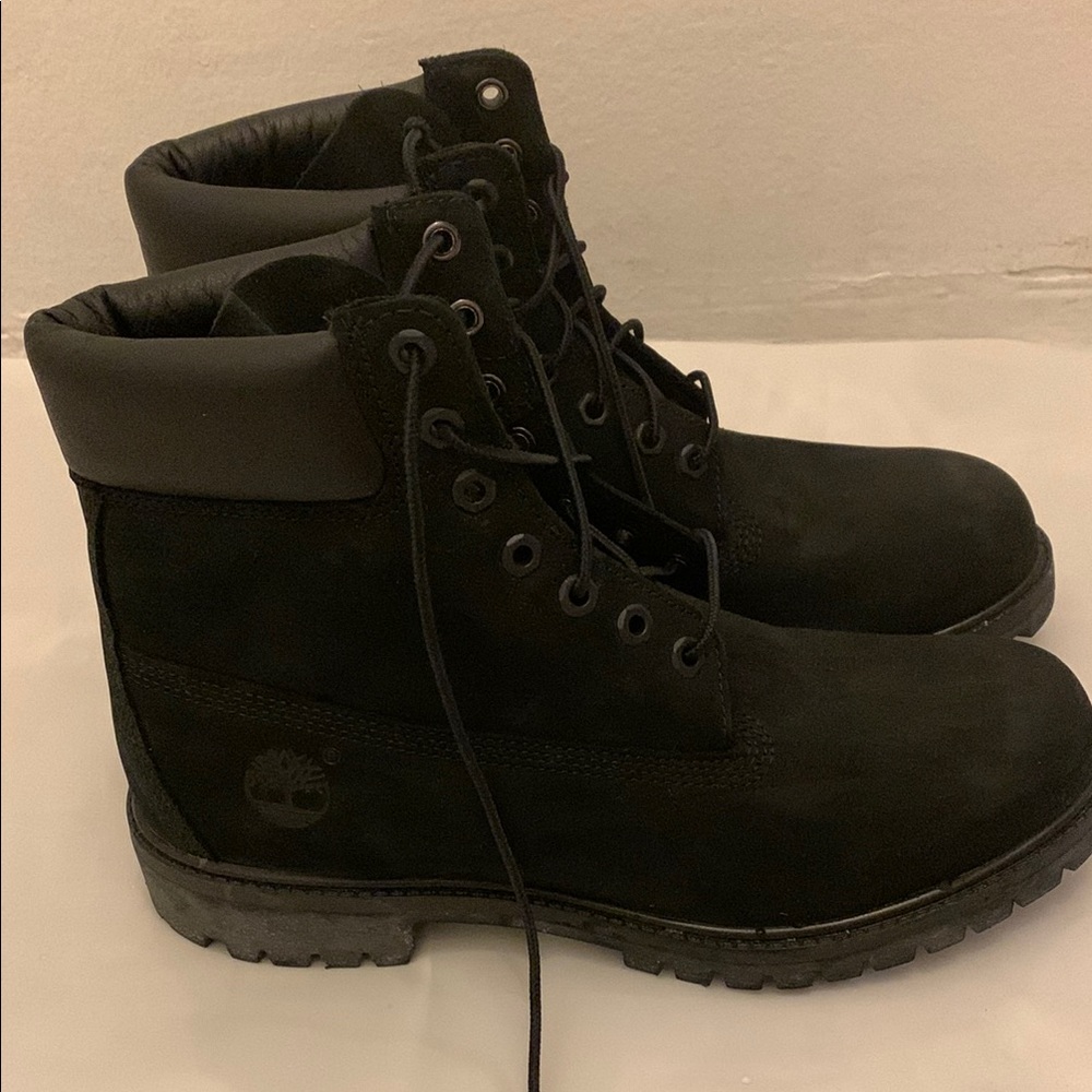 Timberland Black High-Top Boots with Durable Sole